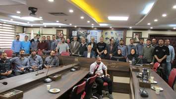 نشست گرامیداشت روز کارگر در دانشکده با حضور کارکنان خدماتی برگزار شد