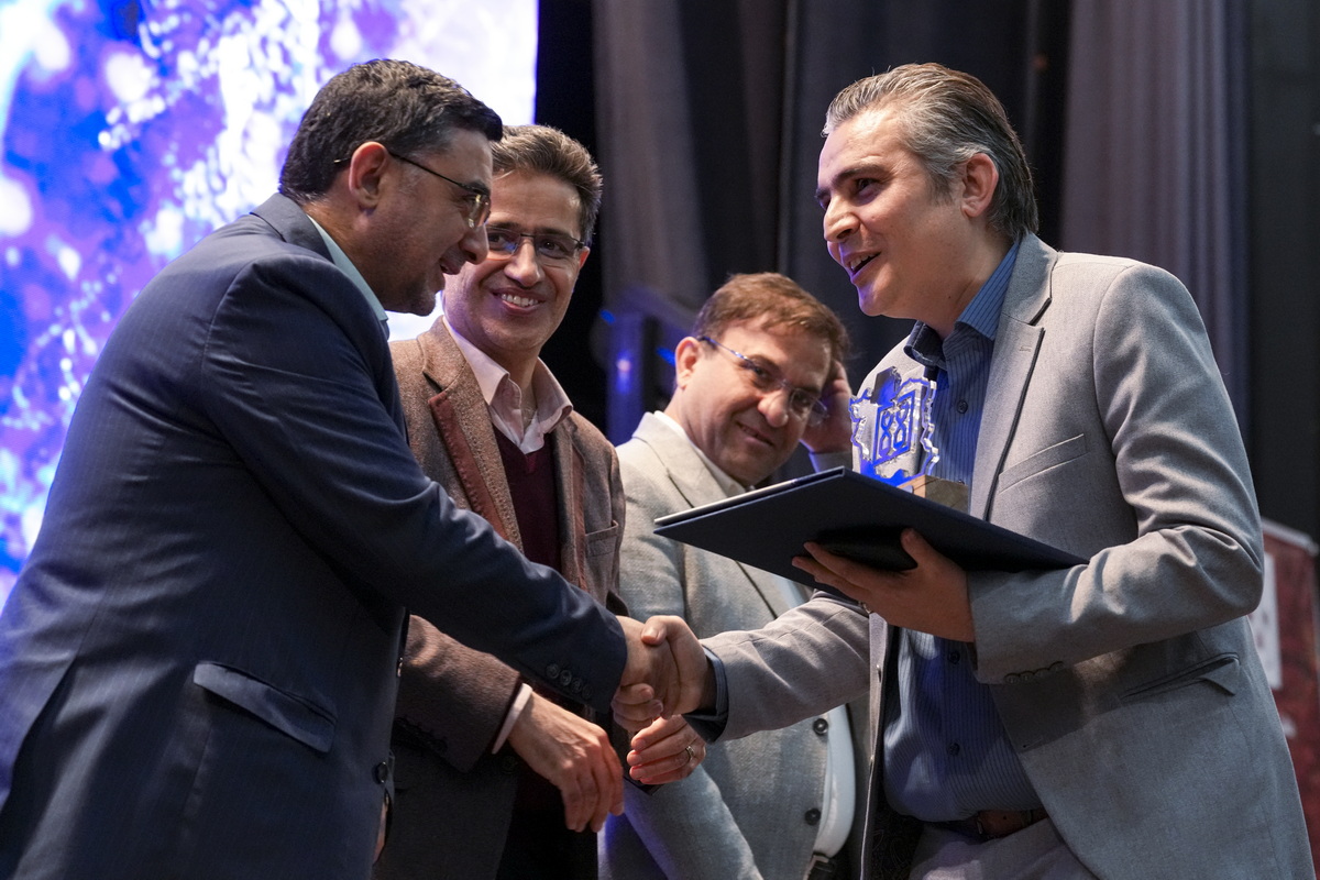 آقای نادر قاسمی؛ حسابدار نمونهٔ دانشگاه علوم پزشکی تهران