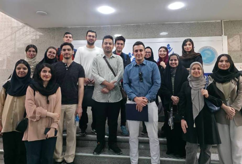 بازدید علمی دانشجویان دانشگاه علوم پزشکی تهران از آزمایشگاه ملی نقشه‌برداری مغز؛ گامی در جهت توسعه مطالعات بین‌رشته‌ای